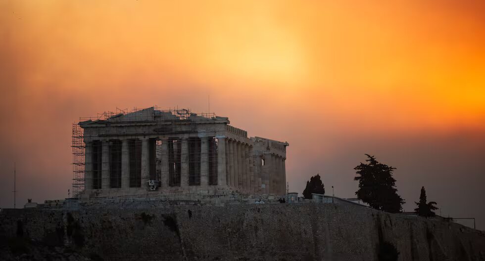 Un incendio forestal en Atenas pone en jaque a la capital de Grecia